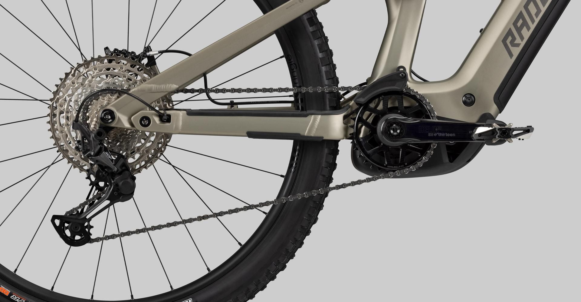 Radon Deft 8.0 800 e-MTB, studio view 2