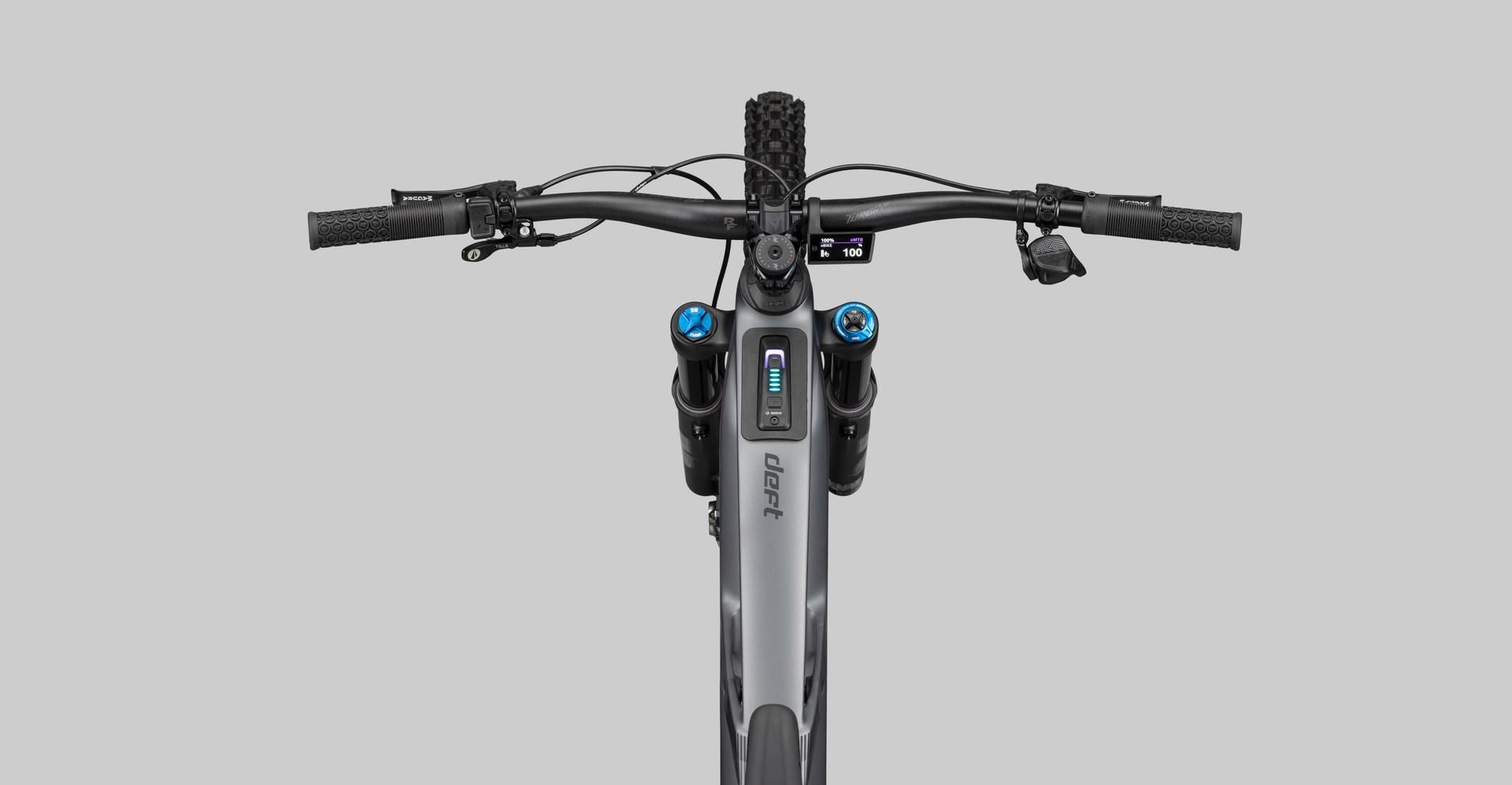 Radon Deft 9.0 800 e-MTB, studio view 1