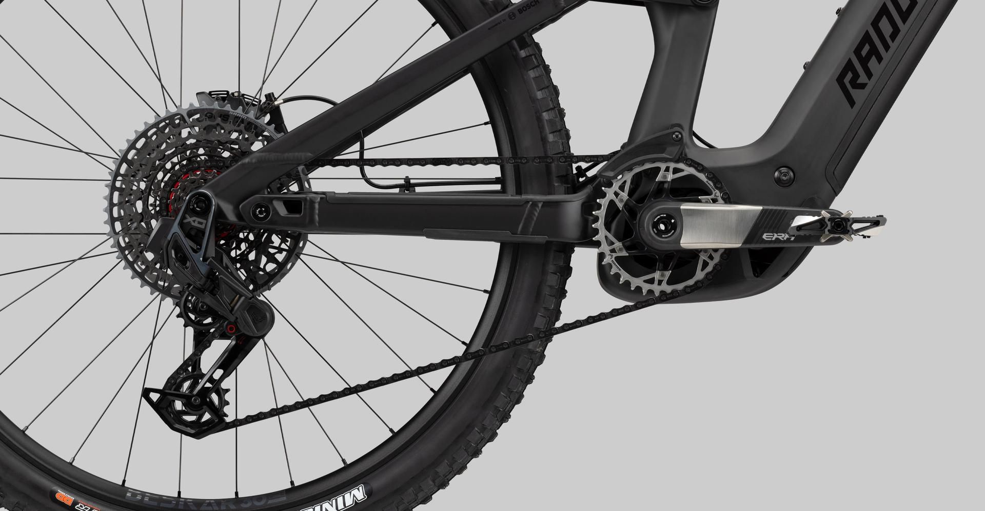 Radon Deft 10.0 800 e-MTB, studio view 1