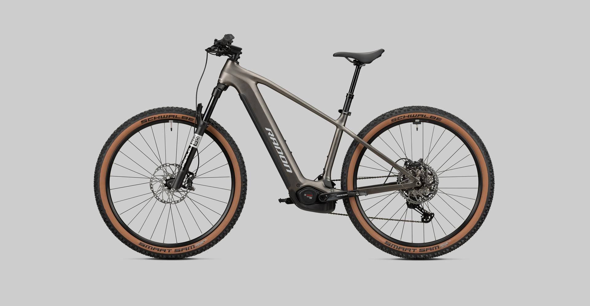 Radon Jealous Hybrid 9.0 800 e-MTB, studio view 2