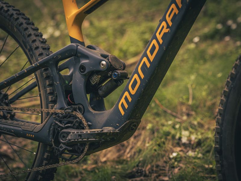 Mondraker Neat R Zero suspension linkage and shock