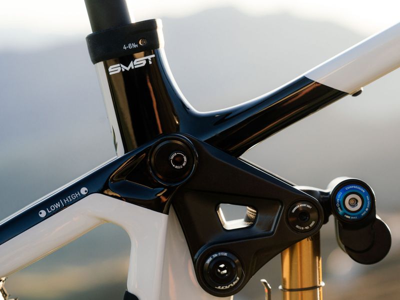 Pivot Shuttle LT Pro X0 Eagle Transmission e-MTB, riding shot 6