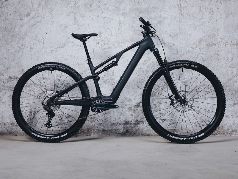 Cube AMS Hybrid ONE44 C:62 Pro 400X e-MTB, riding shot 2