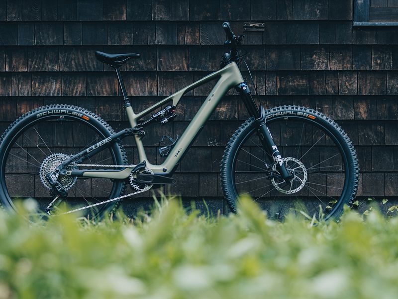 Cube AMS Hybrid ONE44 C:68X TM 400X e-MTB, riding shot 1