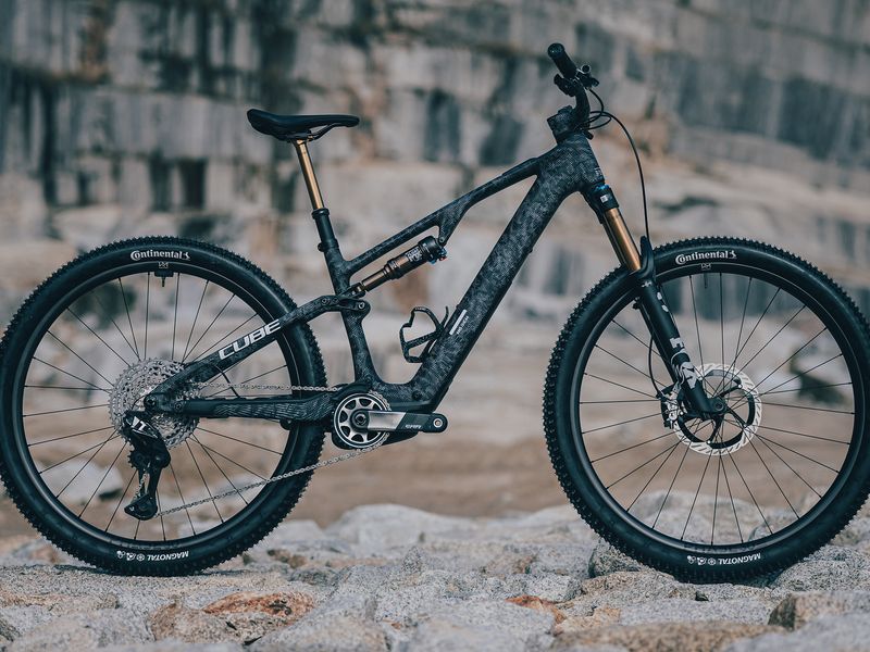 Cube AMS Hybrid ONE44 C:68X SLT 400X e-MTB, riding shot 2