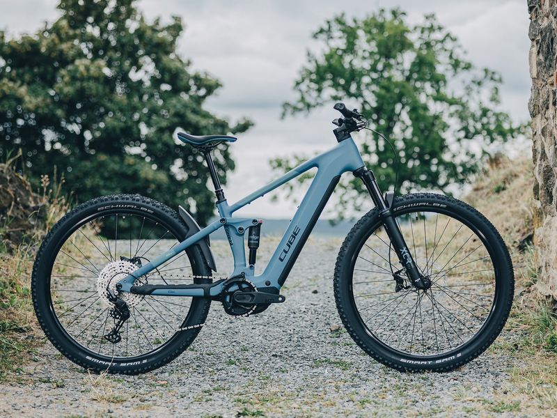 Cube Stereo Hybrid ONE22 Pro 800 e-MTB, riding shot 2