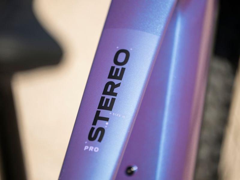 Cube Stereo Hybrid ONE44 Pro 800 e-MTB, riding shot 2