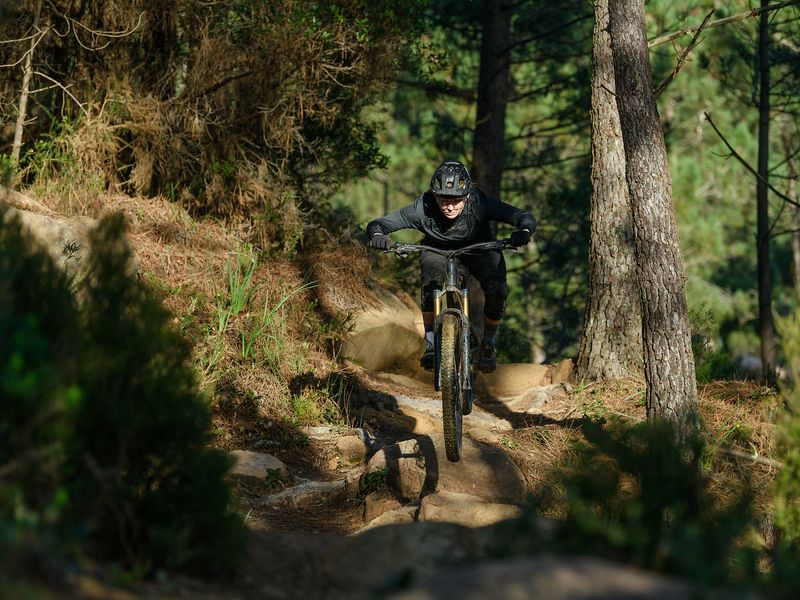 Cube Stereo Hybrid ONE44 SLX 800 e-MTB, riding shot 1