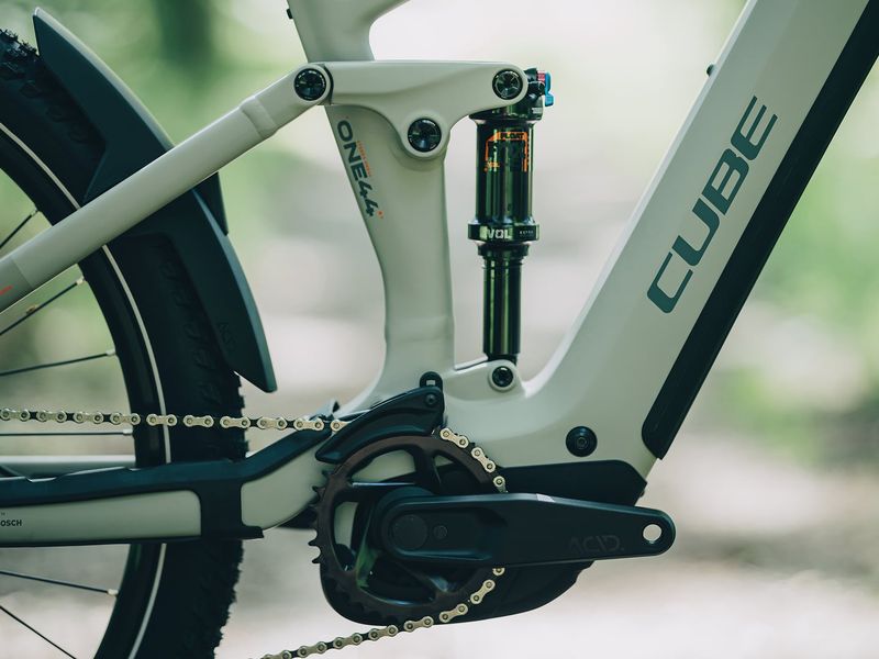 Cube Stereo Hybrid ONE44 SLX 800 e-MTB, riding shot 3