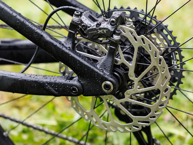 Cube Stereo Hybrid ONE44 HPC SLX 800 e-MTB, riding shot 3
