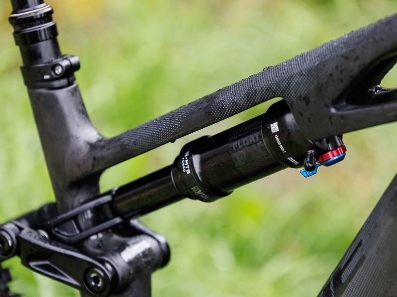 Cube Stereo Hybrid ONE44 HPC SLX 800 e-MTB, riding shot 2