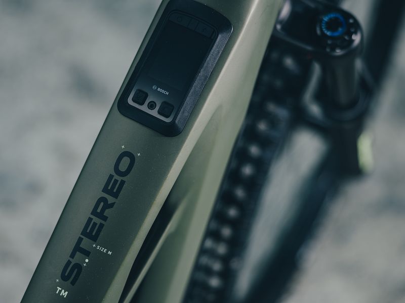 Cube Stereo Hybrid ONE77 HPC TM 800 e-MTB, riding shot 2