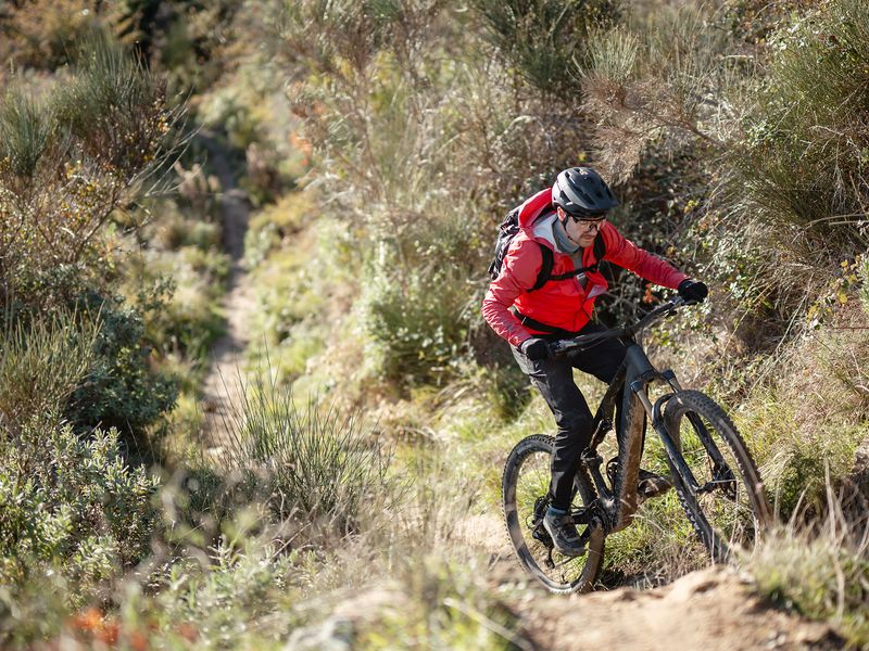 Cube Stereo Hybrid ONE77 HPC SLT 800 e-MTB, riding shot 1