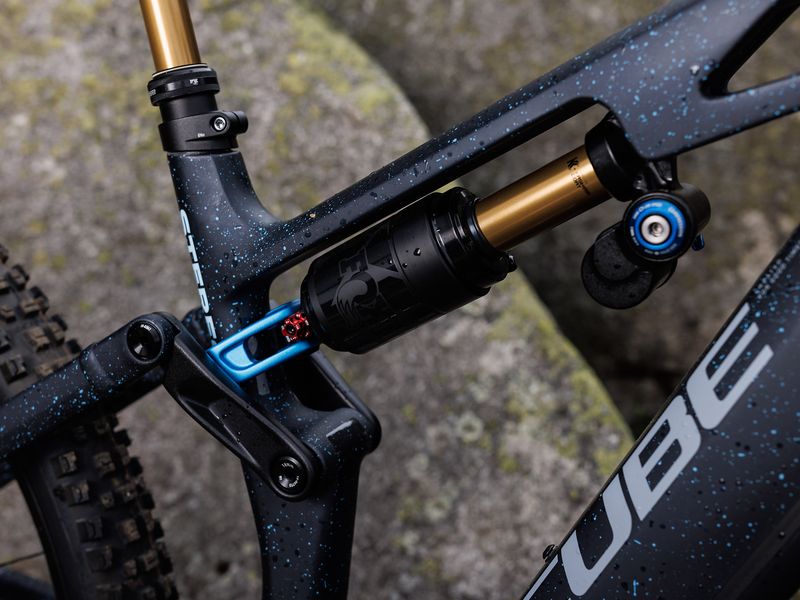 Cube Stereo Hybrid ONE77 HPC SLT 800 e-MTB, riding shot 2