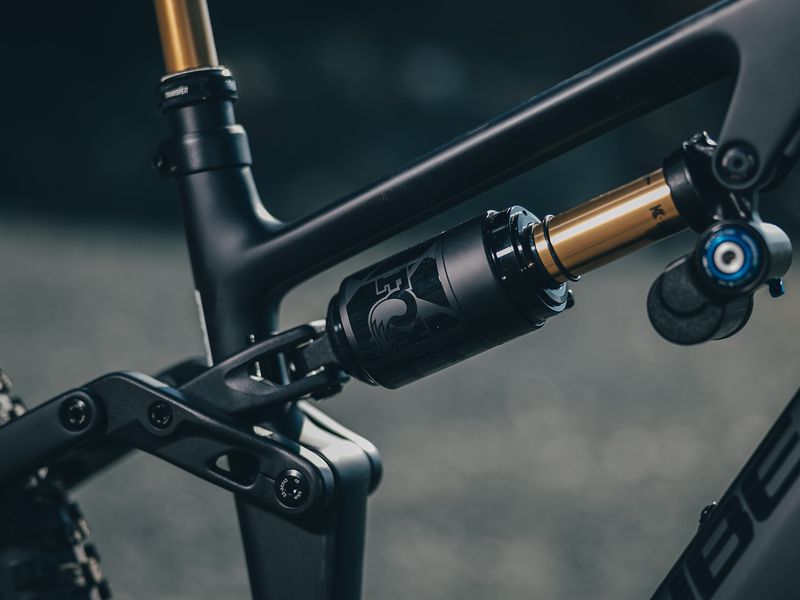 Cube AMS Hybrid 177 C:62 AT 600X e-MTB, riding shot 3